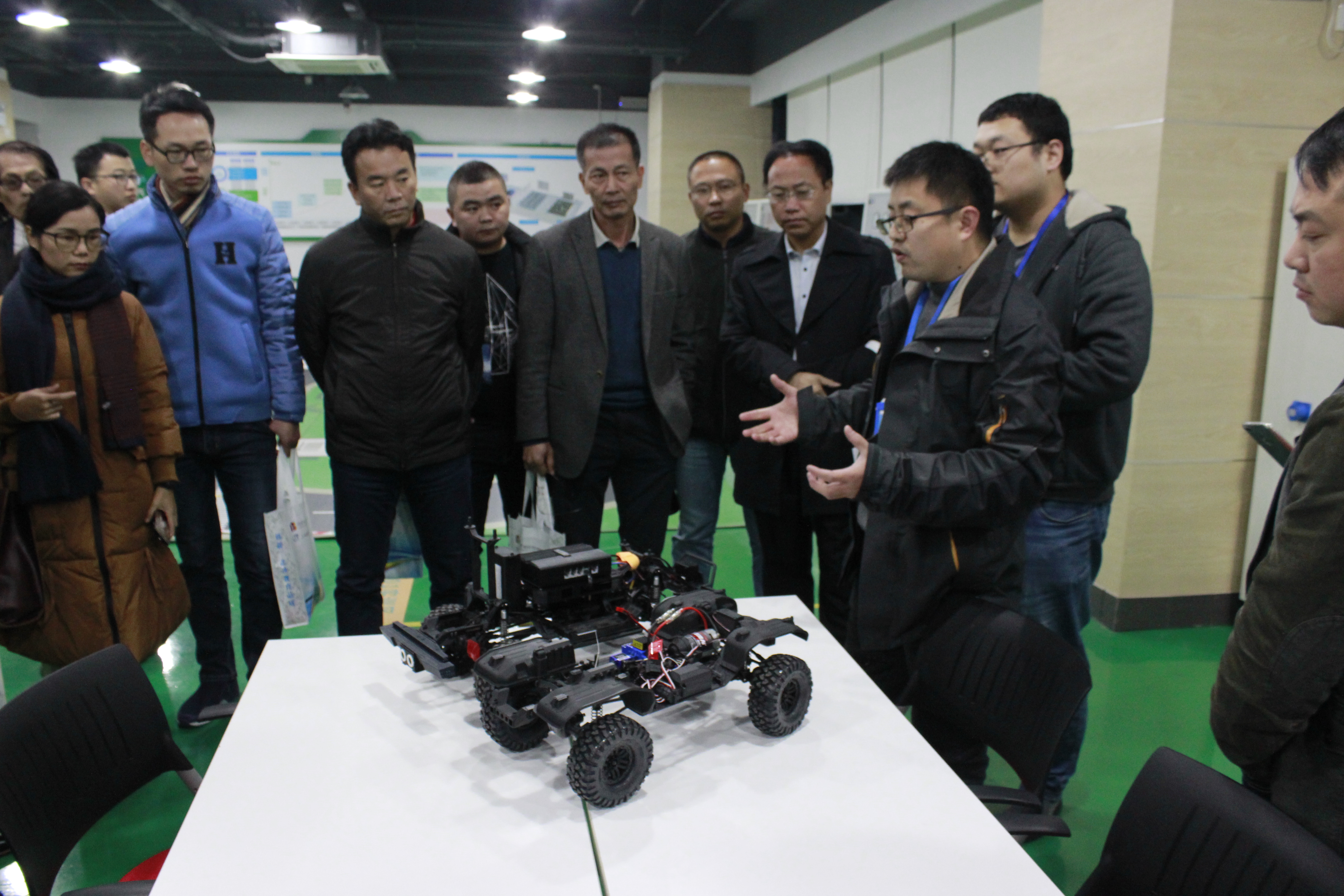 参观课堂4.jpg 参观课堂4.jpg